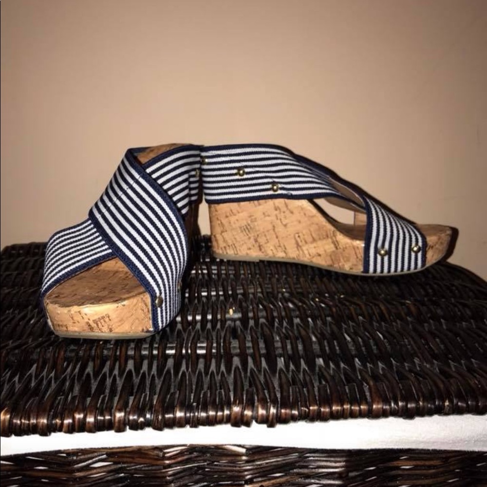 Woman wedges. New.
